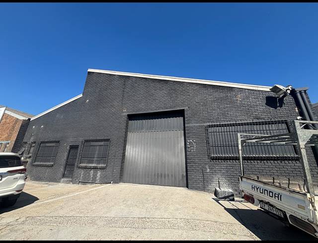 1,600M² WAREHOUSE TO LET IN STIKLAND INDUSTRIAL